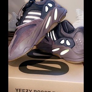 size 13 yeezy boost 700 Mauve brand new